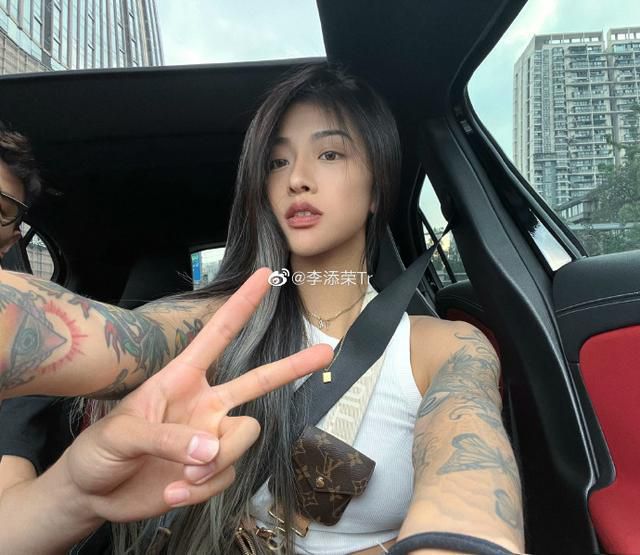 泳装小南身材